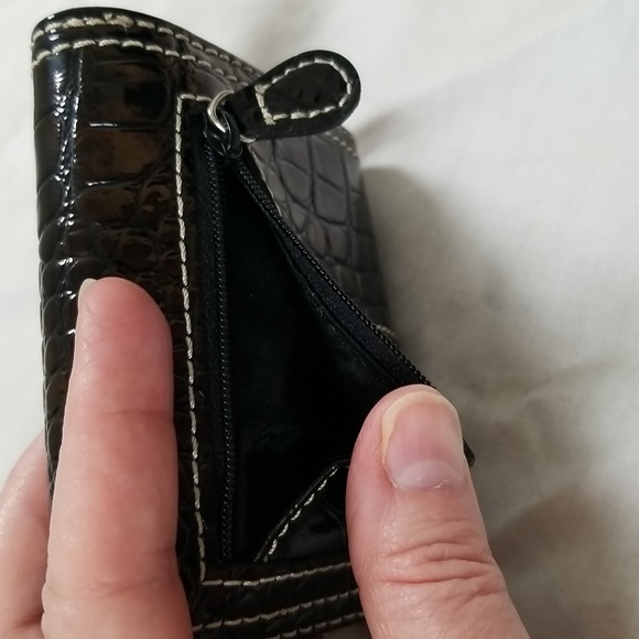 Liz Claiborne Tri-fold Wallet - Picture 4 of 14